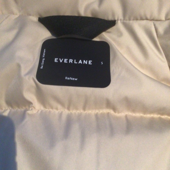 Everlane Renew Puffer Coat - Picture 4 of 11